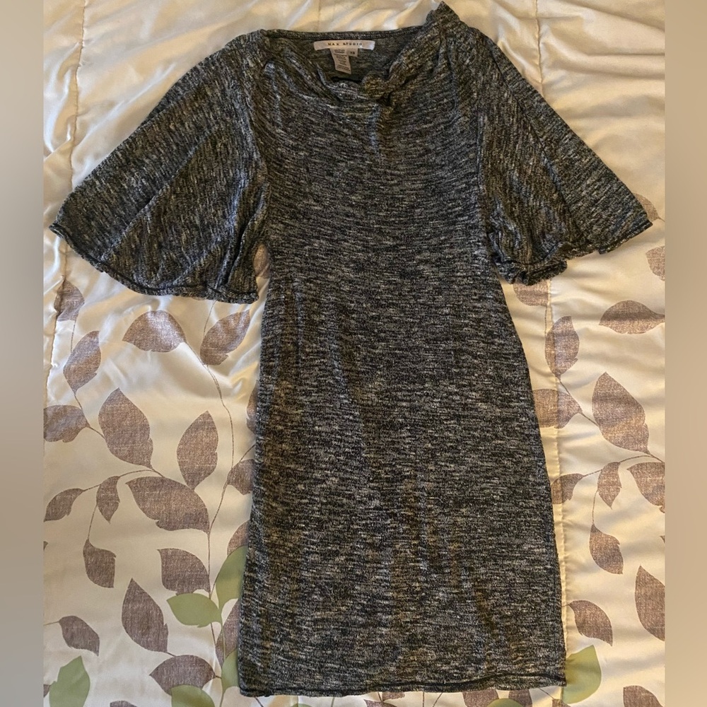 Max Studio XS dress  with flared sleeves